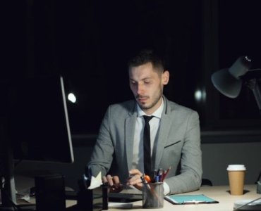 Miękkie lądowanie w nowej pracy: plan spokojnej zmiany, która dodaje skrzydeł