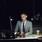 Miękkie lądowanie w nowej pracy: plan spokojnej zmiany, która dodaje skrzydeł