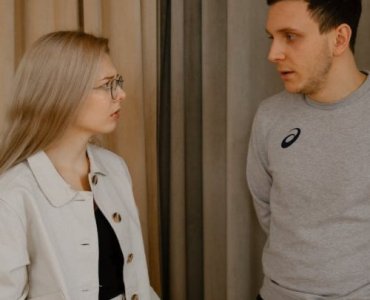Mów mniej, słuchaj głębiej: jak zamienić codzienne rozmowy w więzi, które naprawdę wspierają
