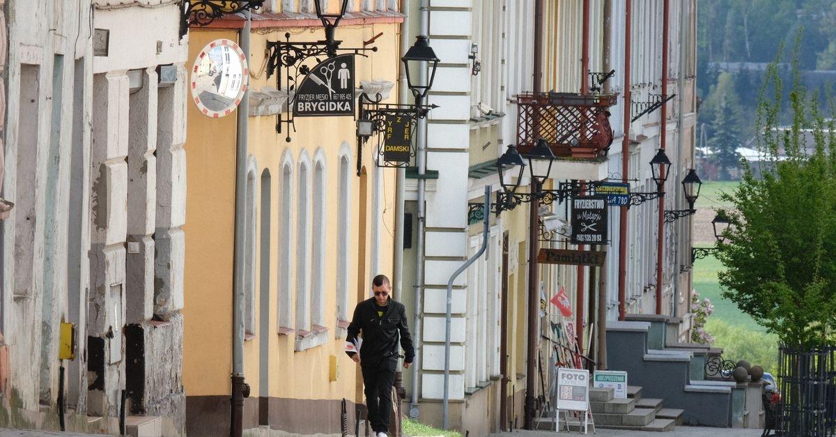 Zmień siedzenie na kroki: 10-minutowy spacer po godzinach przy biurku